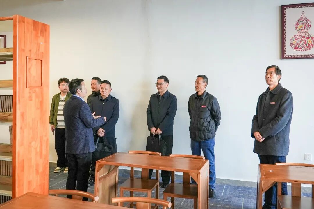 乌蒙书画院院长张天仪