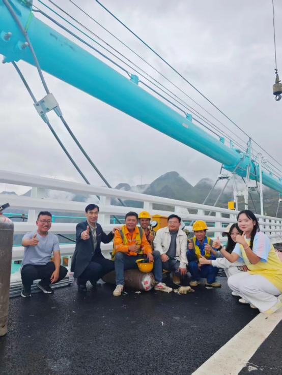 在花江峡谷大桥即将全线通车之际